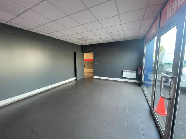 Local Commercial location à Senlis, Chambly