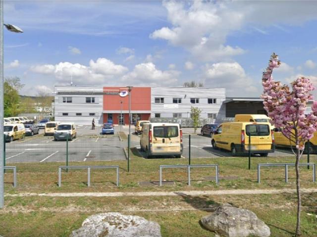 Local Commercial location à Chanteloup-les-vignes
