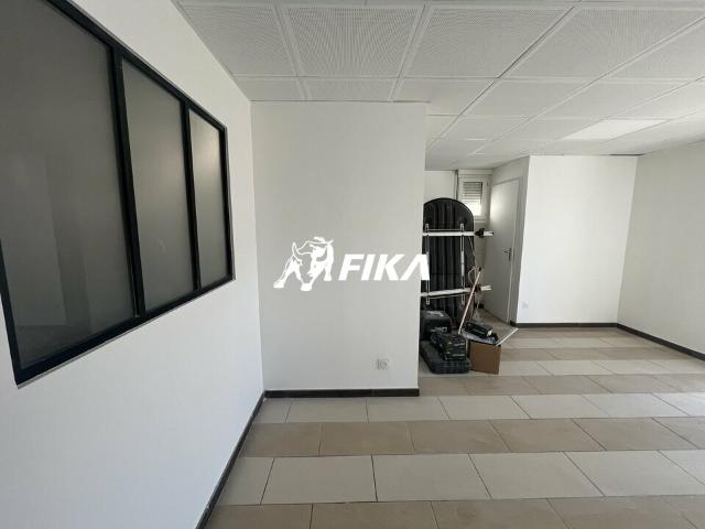 Local Commercial location à Toulouse, Colomiers