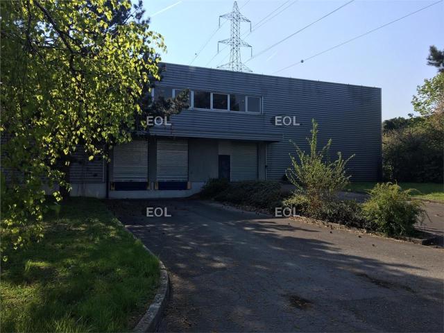 Local Commercial location à Évry, Petit-bourg