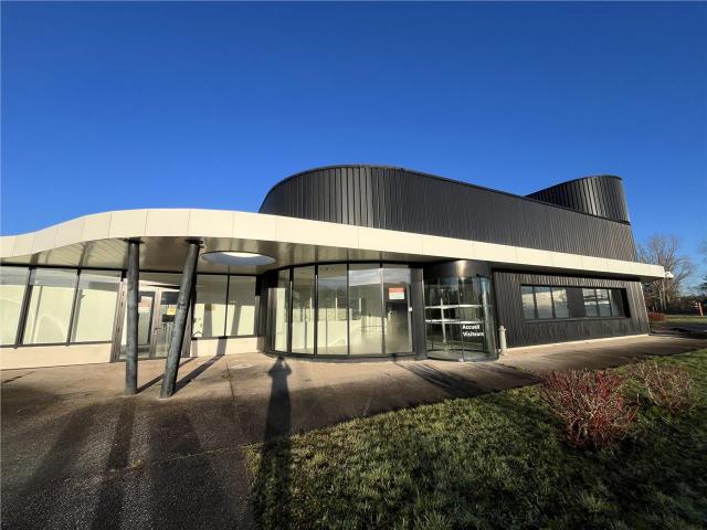 Local Commercial location à Versailles, Montigny-le-bretonneux