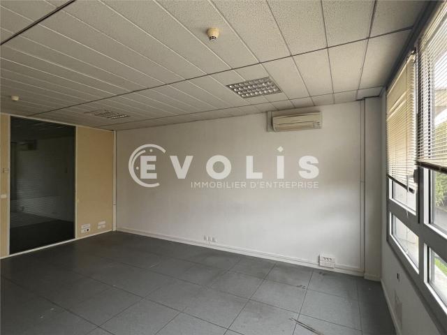 Local Commercial location à Torcy, Emerainville