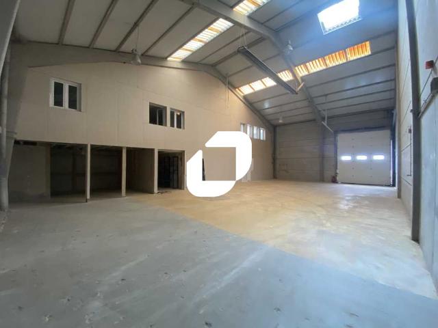 Local Commercial location à Ennery, Les Turpaines