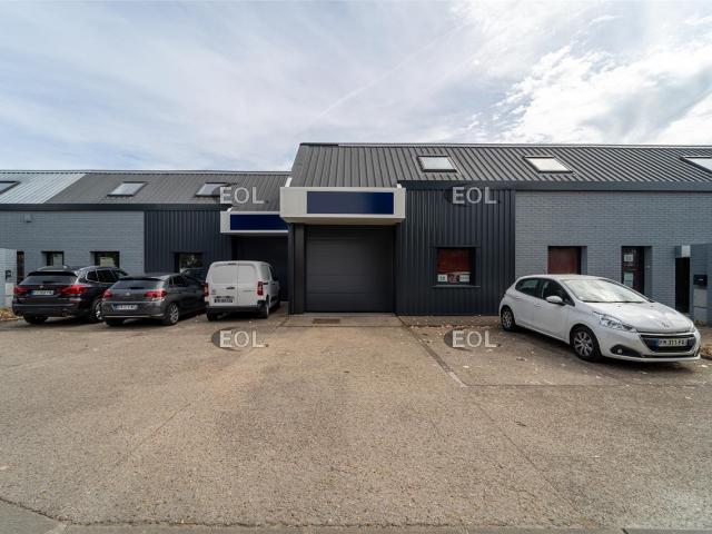 Local Commercial location à Évry, Petit-bourg