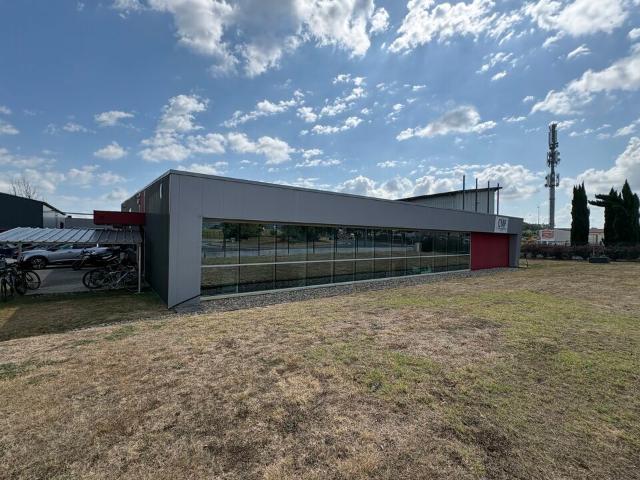 Local Commercial location à Bordeaux, Eysines