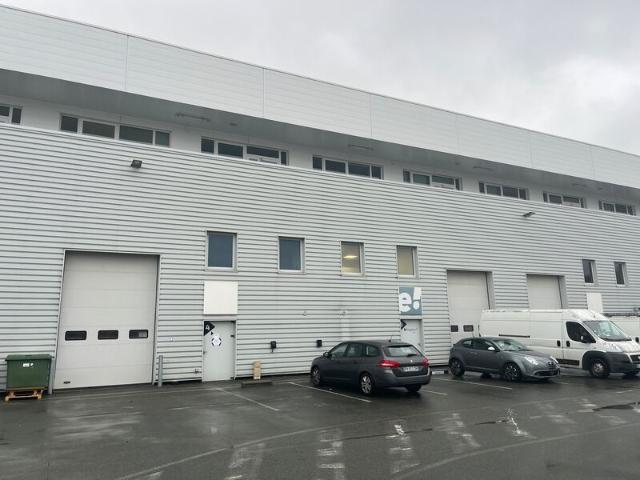 Local Commercial location à Bordeaux, Floirac
