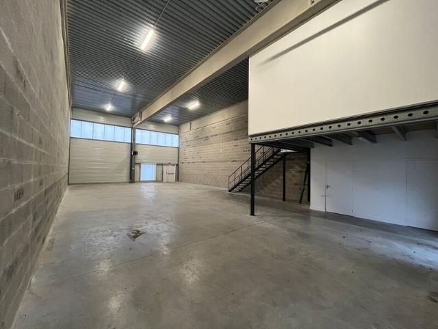 Local Commercial location à Bordeaux, Floirac