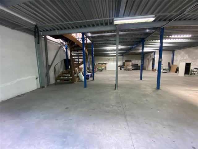 Local Commercial location à La Courneuve, Quatre-Routes - Rateau