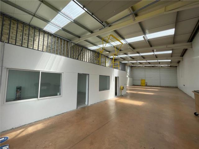 Local Commercial location à Lacroix-saint-ouen, Oise