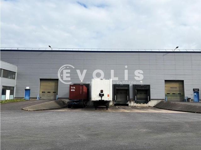 Local Commercial location à Évry, Lisses
