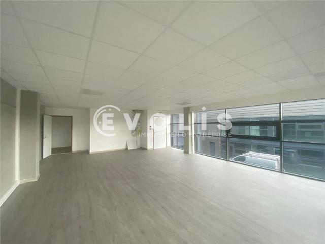 Local Commercial location à Amiens, Longueau