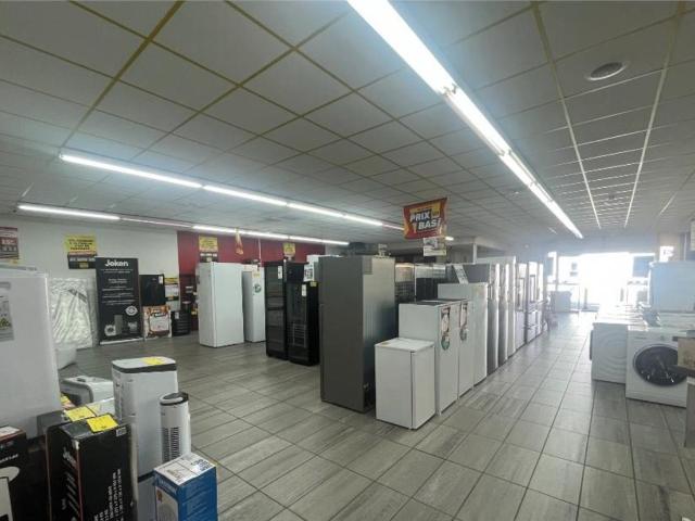 Local Commercial location à Pontoise, Magny-en-vexin