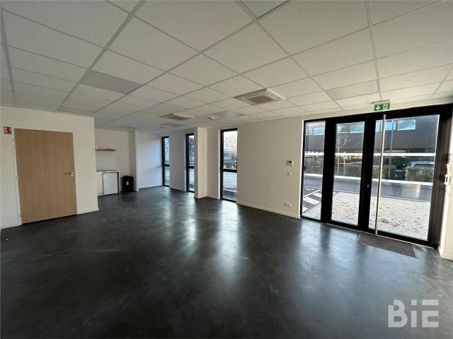 Local Commercial location à Bordeaux, Mérignac