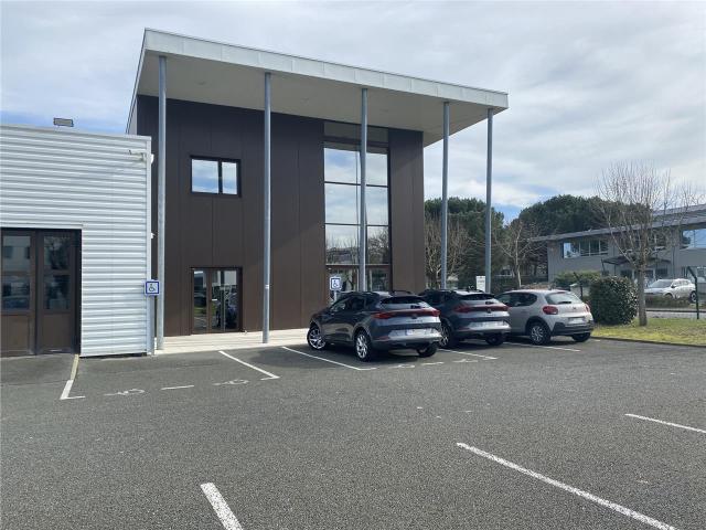 Local Commercial location à Bordeaux, Mérignac