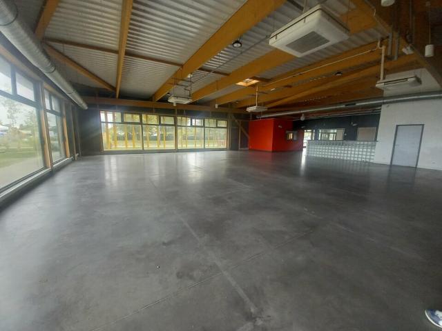 Local Commercial location à Vallée Barrey, Mondeville