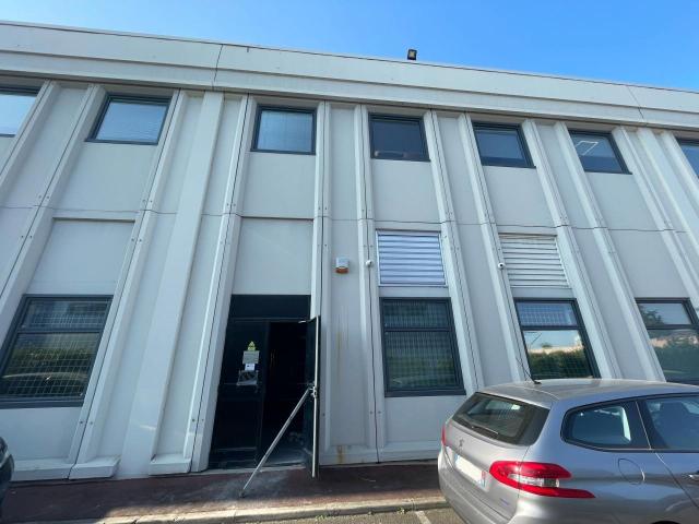 Local Commercial location à Nanterre