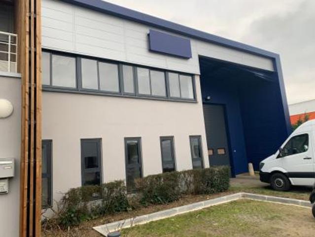Local Commercial location à Pontoise, Saint-ouen-l'aumône