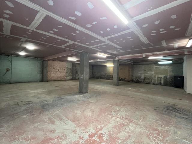 Local Commercial location à Saint-Quentin, Saint-quentin