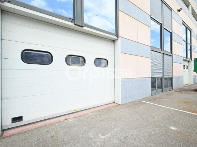 Local Commercial location à La Tour-du-Pin, Saint-quentin-fallavier