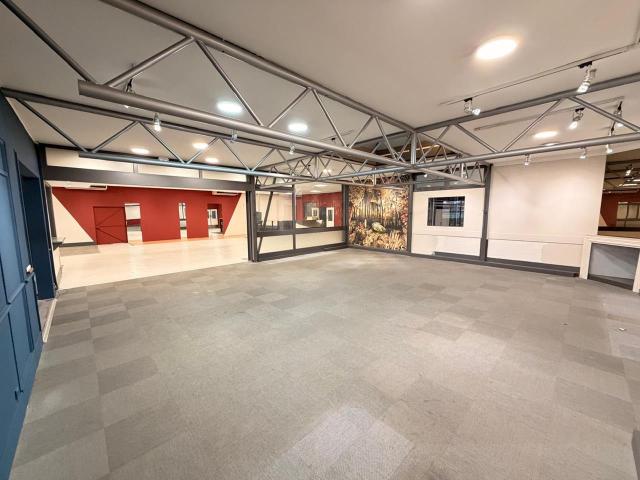 Local Commercial location à Tarbes, Séméac