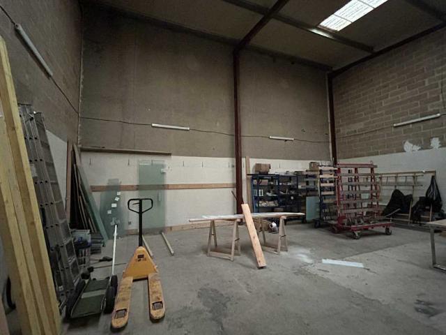 Local Commercial location à Saint-Denis, Stains