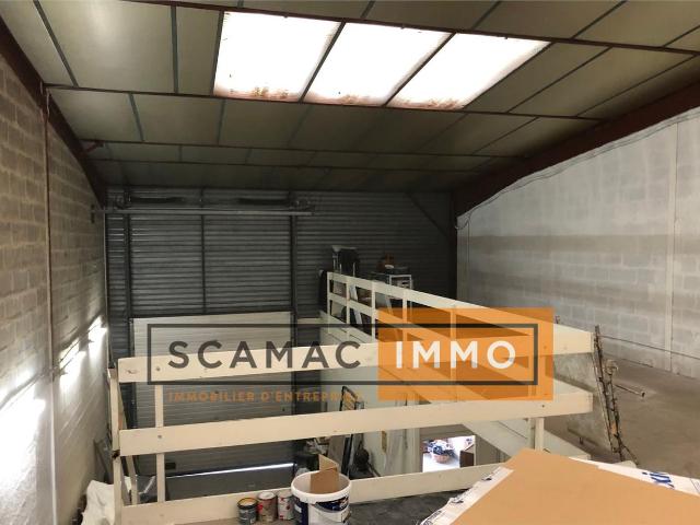 Local Commercial location à Saint-Denis, Stains