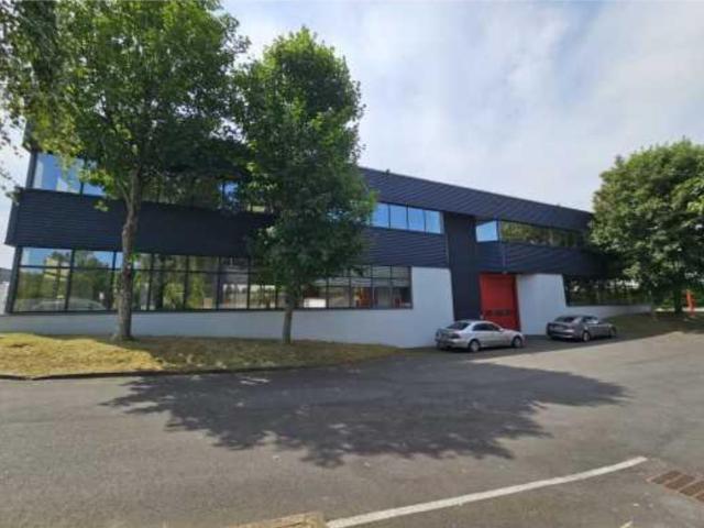 Local Commercial location à Évry, Tigery