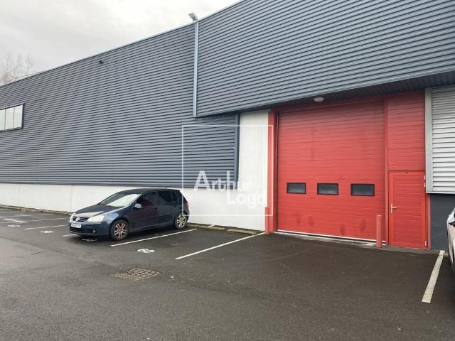 Local Commercial location à Évry, Tigery