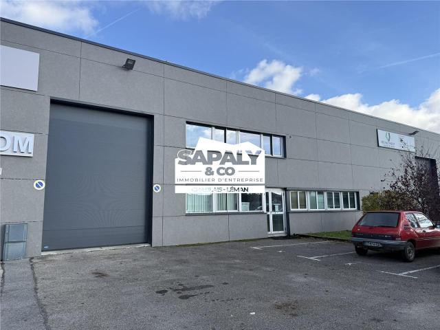 Local Commercial location à Saint-Julien-en-Genevois, Ville-la-grand