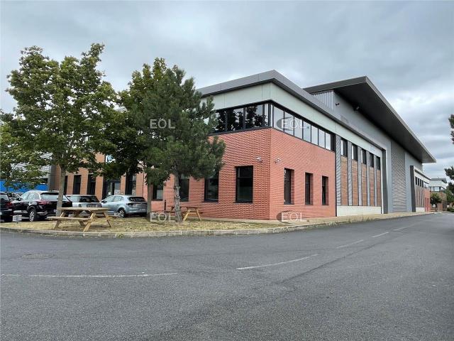 Local Commercial location à Villeneuve-la-garenne, Hauts-de-Seine