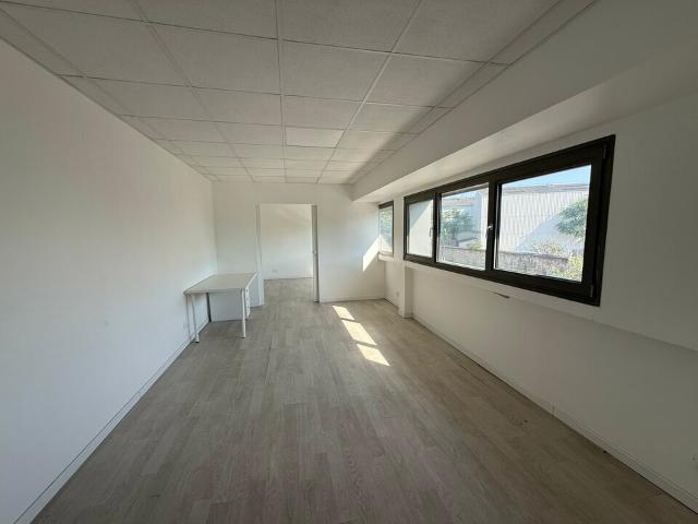Local Commercial location à Nanterre, Villeneuve-la-garenne