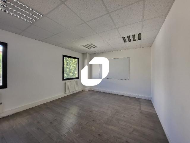 Local Commercial location à L'Haÿ-les-Roses, Vitry-sur-seine