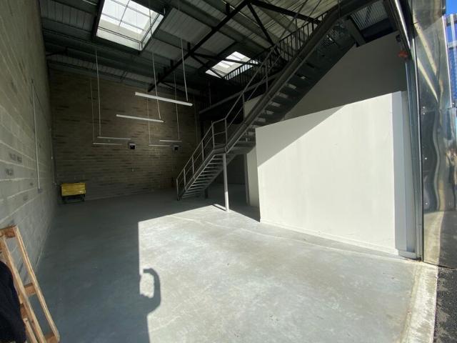 Local Commercial vente à Bordeaux, Beychac-et-caillau