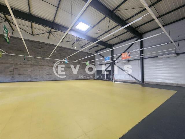 Local Commercial vente à Bourgoin-Jallieu, Isère