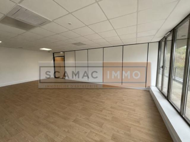 Local Commercial vente à Torcy, Chalifert