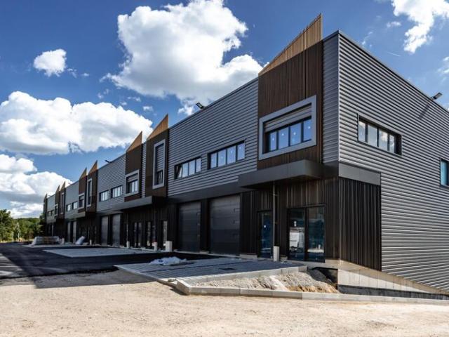 Local Commercial vente à Torcy, Courtry