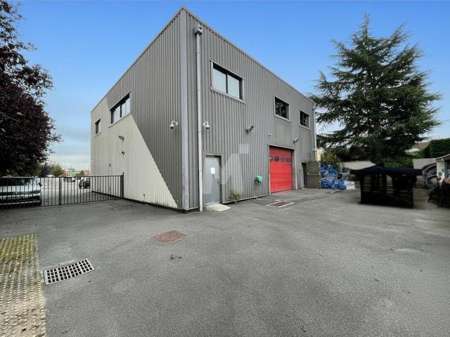 Local Commercial vente à Palaiseau, Égly