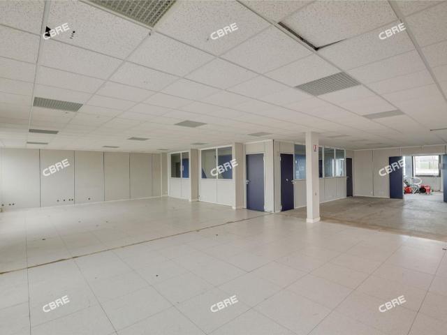 Local Commercial vente à Palaiseau, Égly
