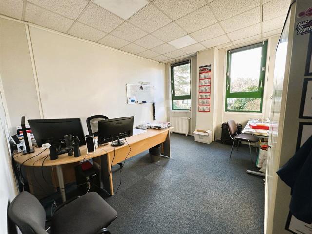 Local Commercial vente à Palaiseau, Igny