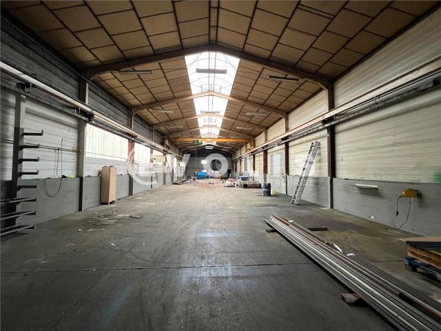 Local Commercial vente à Bourg-en-Bresse, Jassans-riottier