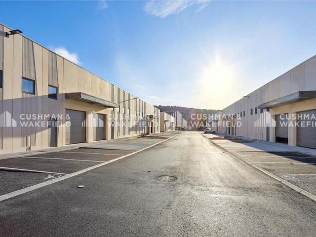Local Commercial vente à Aix-en-Provence, Les Pennes-mirabeau