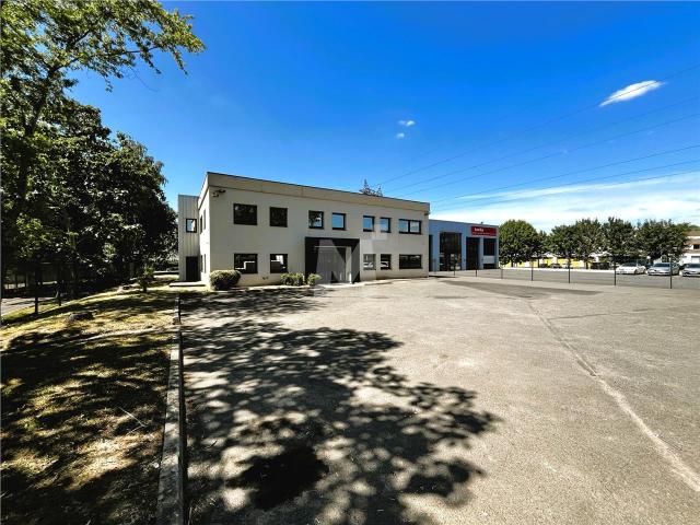 Local Commercial vente à Lisses, Essonne