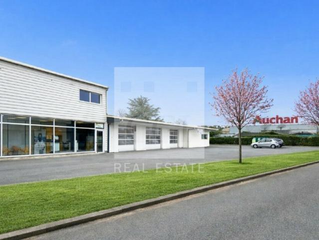 Local Commercial vente à Bourg-en-Bresse, Massieux