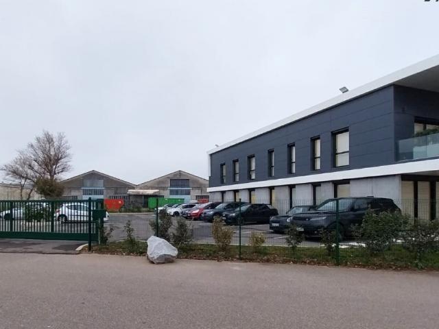 Local Commercial vente à Meyzieu
