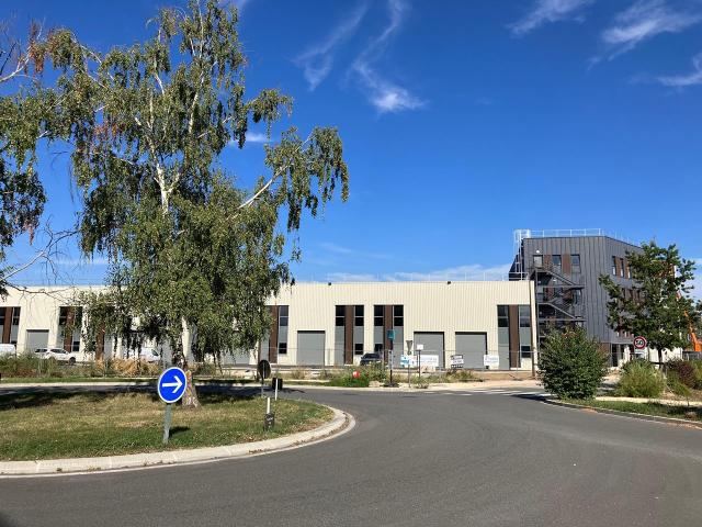 Local Commercial vente à Montluel