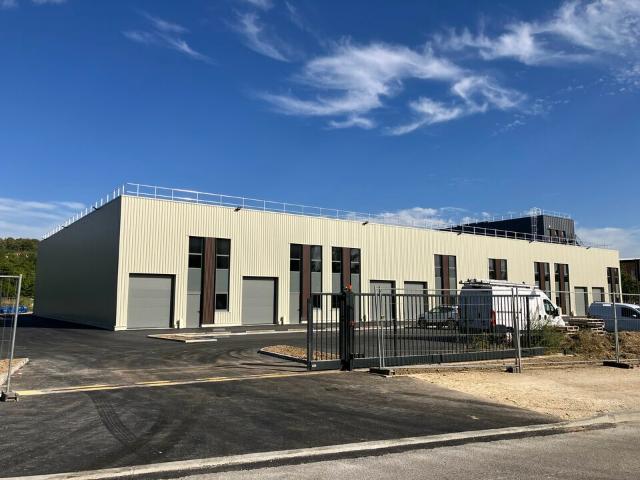 Local Commercial vente à Bourg-en-Bresse, Montluel