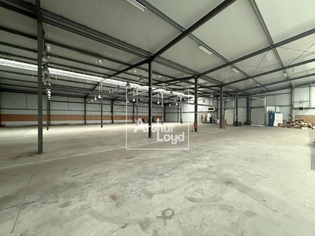 Local Commercial vente à Fontainebleau, Écuelles