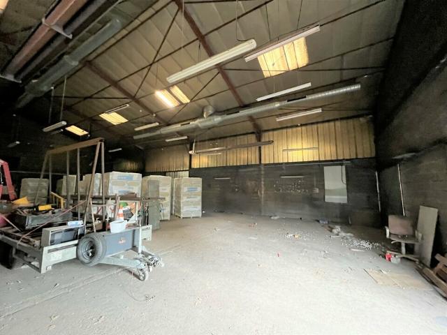 Local Commercial vente à Loches, Nazelles-négron