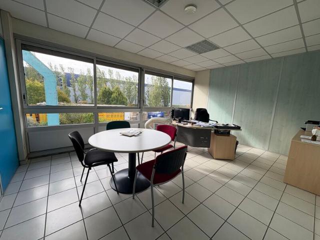 Local Commercial vente à Orléans, Ormes