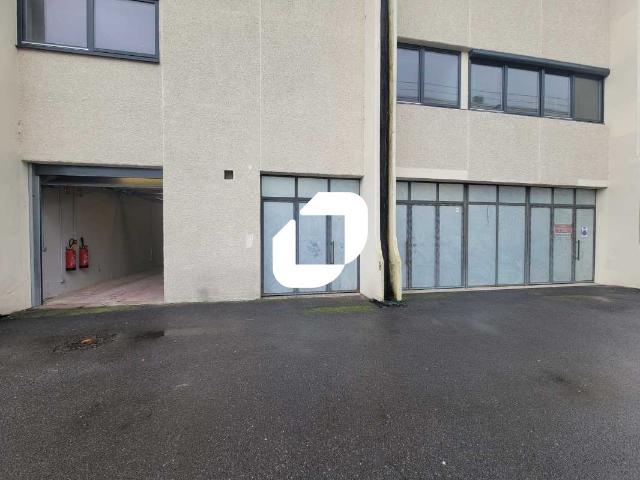 Local Commercial vente à Palaiseau, Champlan